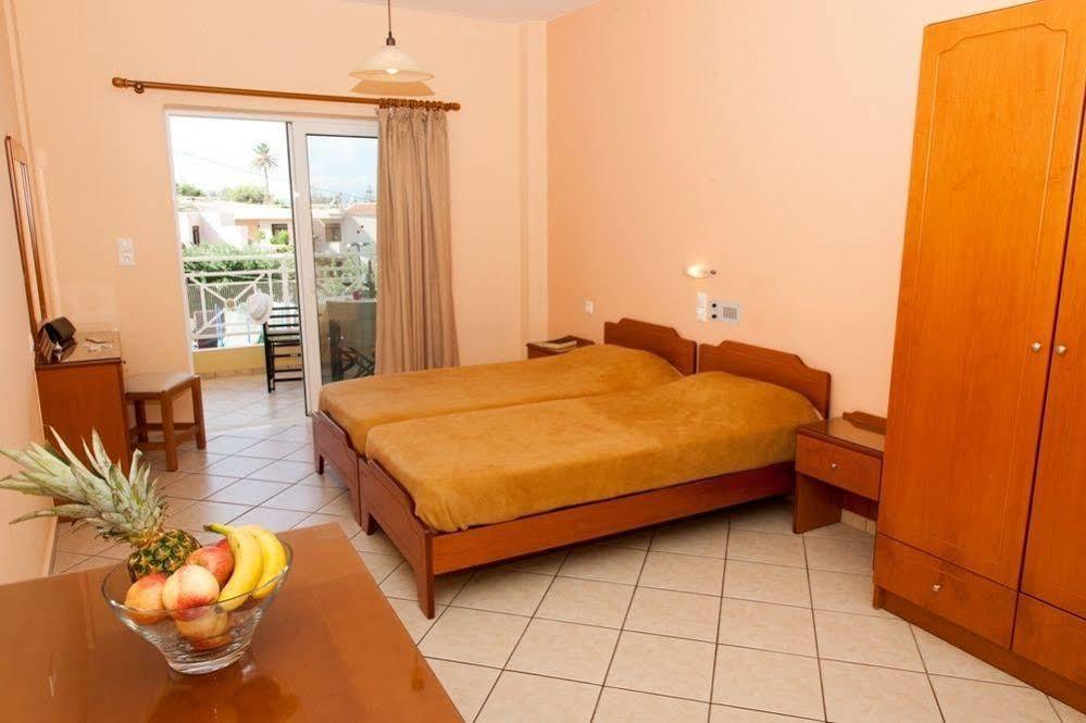 Blue Sky Apartamento Agia Marina Exterior foto