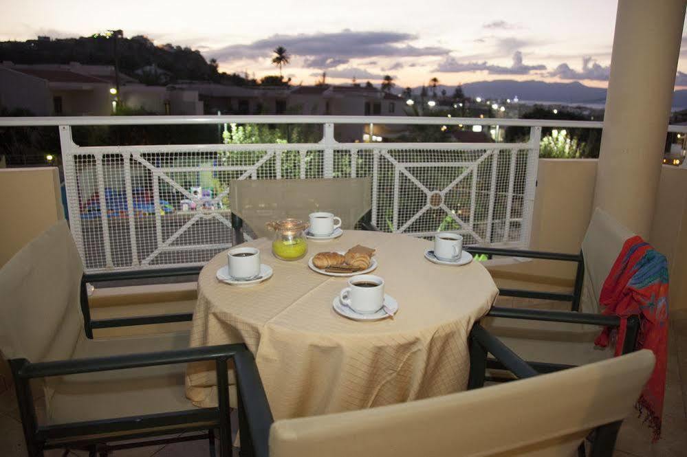 Blue Sky Apartamento Agia Marina Exterior foto